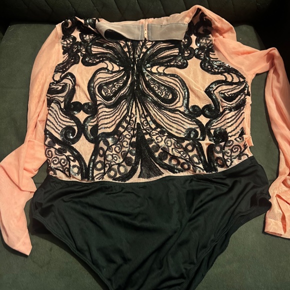 Women’s 2X sequin bodysuit in light pink / peach - Picture 2 of 3
